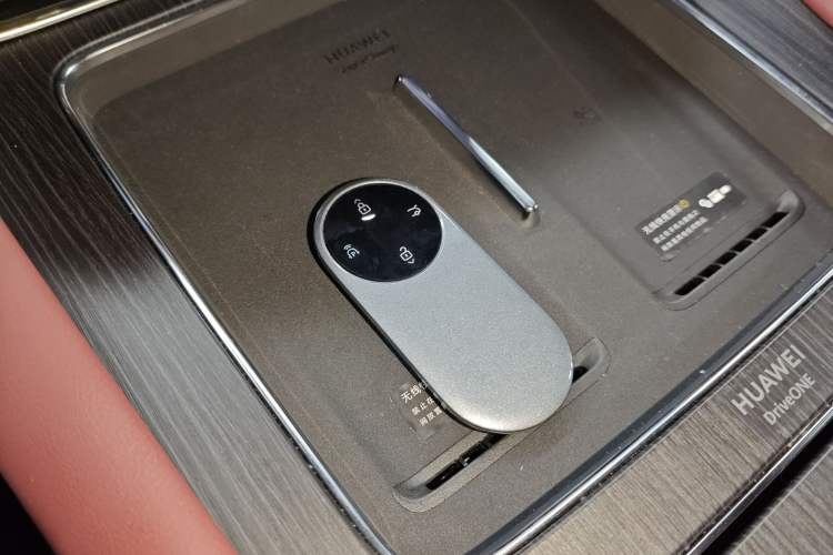 Used Hima AITO M8 2025 Extended-Range Ultra Version 53.4 kWh 5-Seater Edition Interior 1