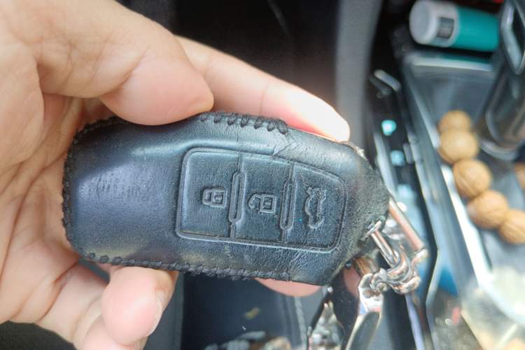 Used JMC Yusheng S350 2016 2.0T Automatic Two-Wheel Drive Gasoline Luxury Version with Sunroof 5 Seats