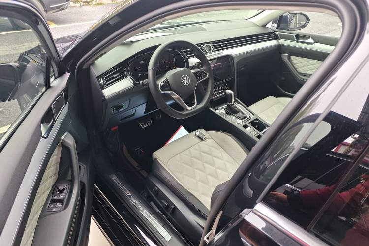 Used Volkswagen Magotan 2023 2 Million Units Commemorative Edition 330TSI DSG Luxury Version
