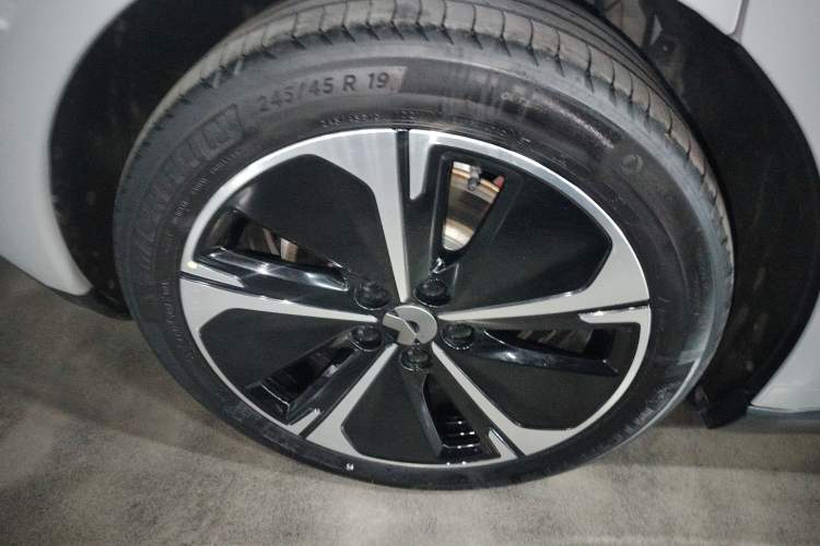 Used Nio ET5T 2024 75kWh Touring Right Rear Wheel Hub