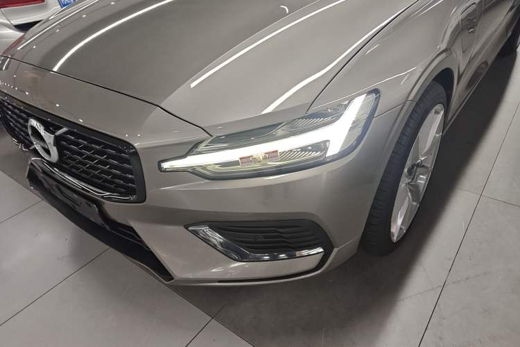 Used Volvo S60 New Energy 2020 T8 e-Drive Hybrid All-Wheel Drive Smart Luxury Edition Left Front Headlight