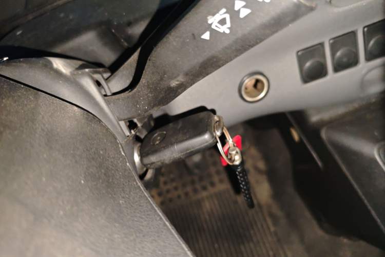 Used JMC Transit 2017 2.8T Commercial Version Long Wheelbase Mid-Roof 6/7/8-Seater JX493 Vehicle Key