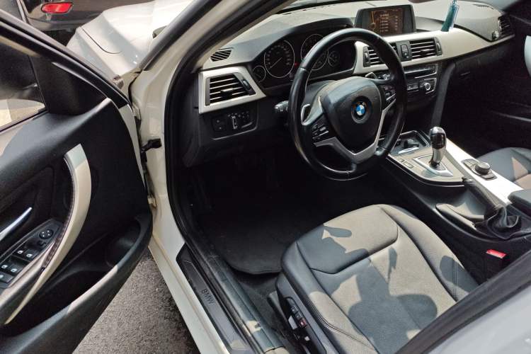 Used BMW 3 Series 2014 320i Active Edition Driver Seat