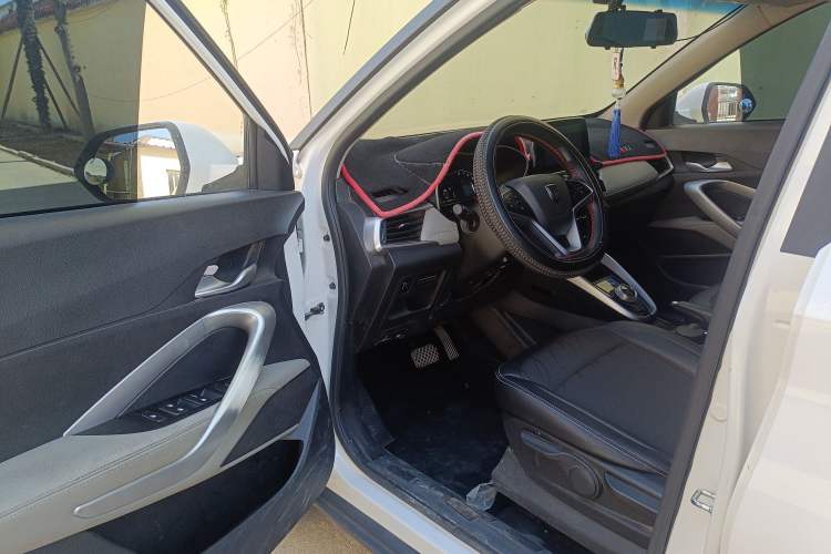 Used Baojun 510 2017 1.5L Automatic Fashion Model Driver Seat