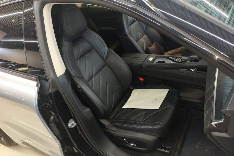 Used Zeekr 001 2023 WE Edition 100 kWh Right Front Seat