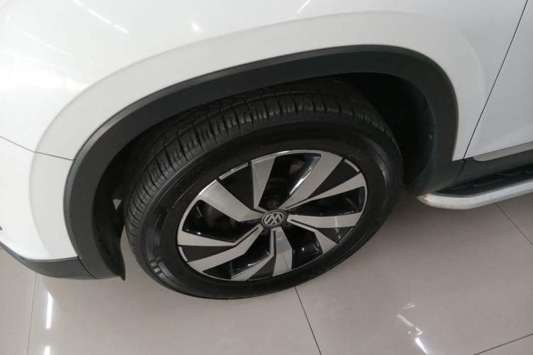 Used Volkswagen Tayron 2019 330TSI Two-Wheel Drive Luxury Model China VI Standard Left Front Wheel Hub