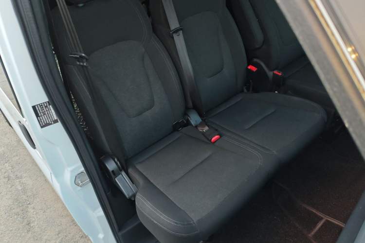 Used JMC Fushun 2023 2.0T Automatic Mid-Range High-Roof Commercial Multi-Purpose 7-Seater Passenger Vehicle Right Front Seat