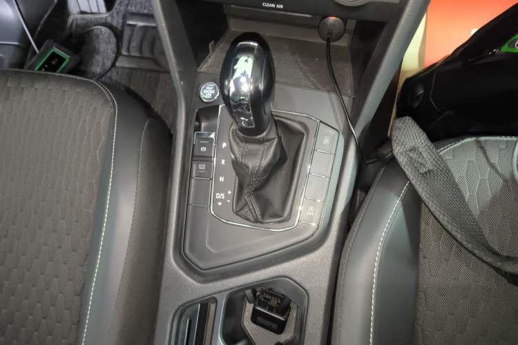 Used Volkswagen Tiguan L 2021 280TSI Automatic Two-Wheel Drive Comfort Edition – Low-Trim Version