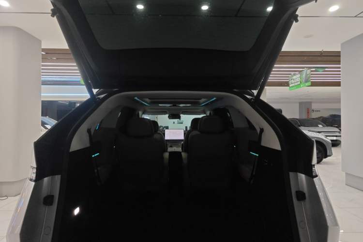 Used XPeng X9 2024 702 Ultra-Long Range Pro Trunk