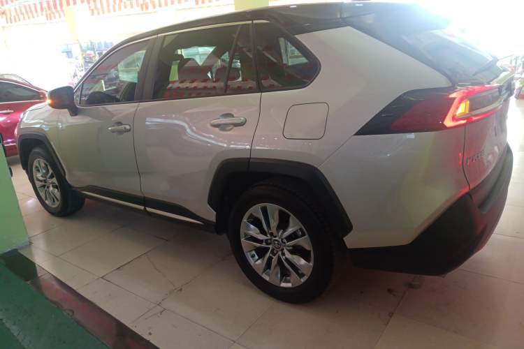 Used Toyota Wildlander 2021 2.0L CVT 4x4 Luxury Edition