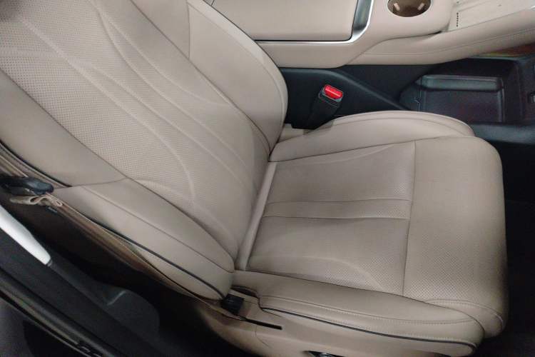 Used XPeng X9 2025 740 Ultra-Long Range Max Right Front Seat