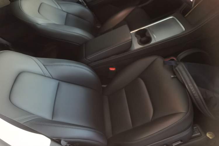 Used Tesla Model Y 2023 Long-Range All-Wheel-Drive Version Right Front Seat