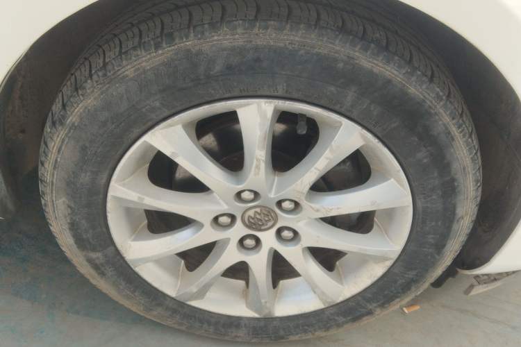 Used Buick GT 2012 XT 1.6L Automatic Comfort Edition Right Front Wheel Hub