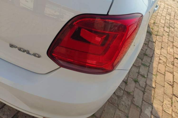 Used Volkswagen Polo 2016 1.4L Manual Fashion Model Exterior 3