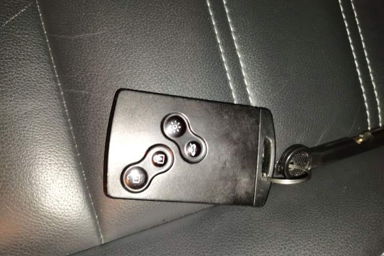 Used Renault Koleos 2012 2.5L Two-Wheel Drive Luxury Navigation Edition
