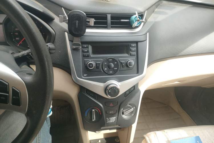 Used Chery Fengyun 2 2013 Hatchback 1.5L Manual Ruiyi Edition Audio And AC Panel