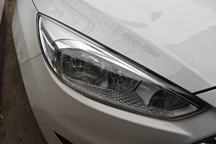 Used Ford Focus 2018 Sedan Classic 1.6L Automatic Trendy SmartDrive Edition
