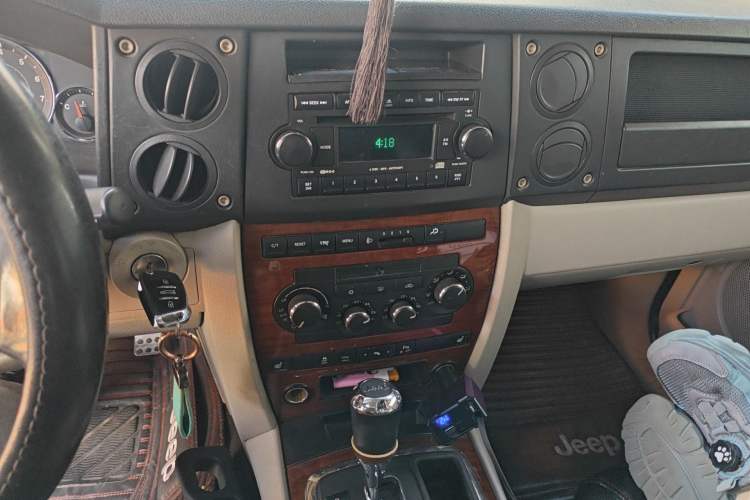 Used Jeep Commander Classic 2007 4.7 Audio And AC Panel