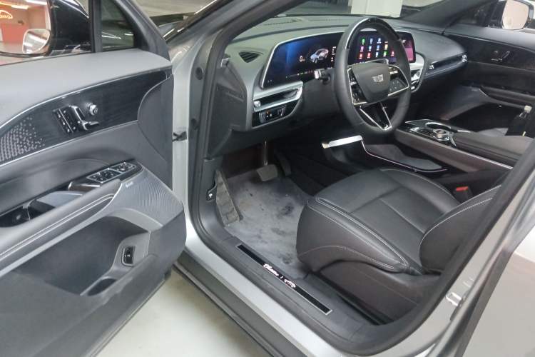 Used Cadillac LYRIQ 2022 Rear-Drive Long-Range Luxury Edition Driver Seat