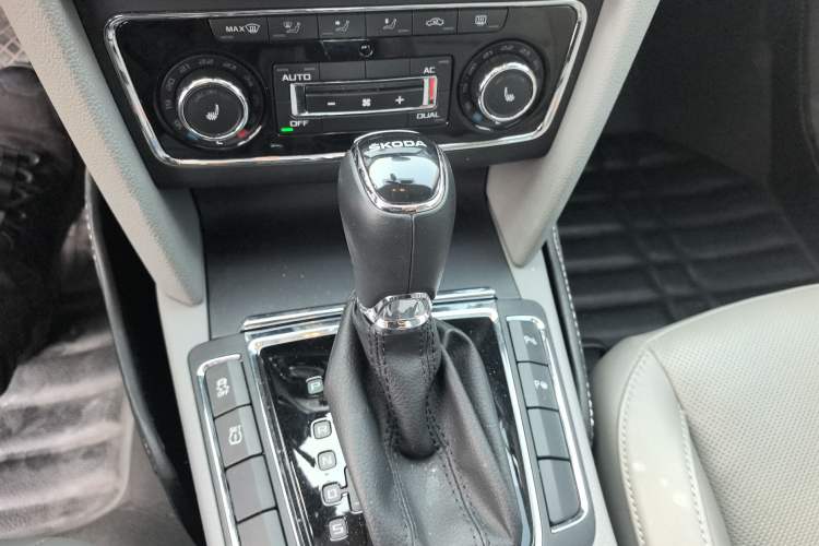 Used Skoda Superb 2013 1.8TSI Automatic Yashi Edition
