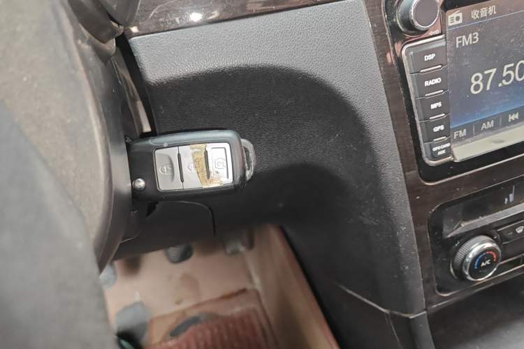 Used Dongfeng Fengon 370 2016 1.5L Manual Luxury Version SFG15-05 7 Seats Vehicle Key