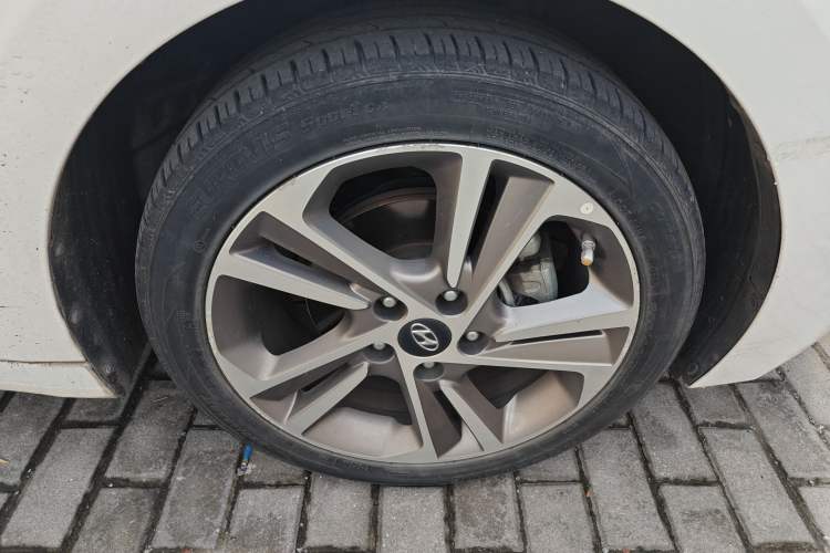 Used Hyundai Elantra (6th Generation / Lingdong) 2016 1.6L Automatic ZhiXuan – Elite Version Right Front Wheel Hub