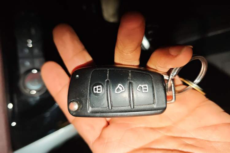 Used JAC Refine M3 2023 PLUS 1.8L 9-Seater Smart Connectivity Version
