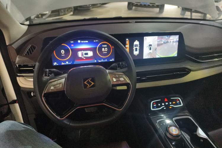 Used SOL QX 2021 300T DCT Deluxe Smart Connectivity Version