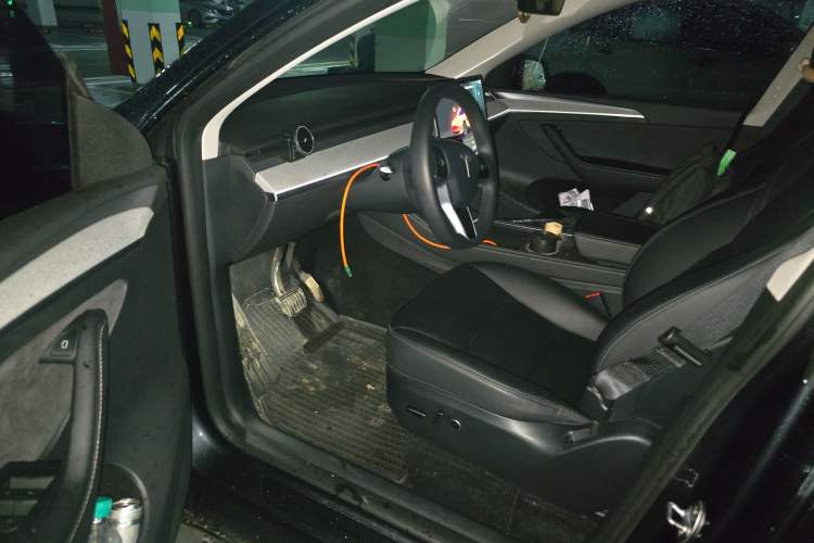 Used Tesla Model Y 2024 Long-Range All-Wheel-Drive Version
