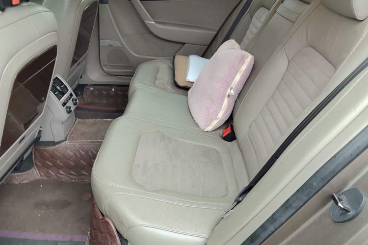 Used Volkswagen Magotan 2015 2.0 TSI Prestige Model Left Rear Seat