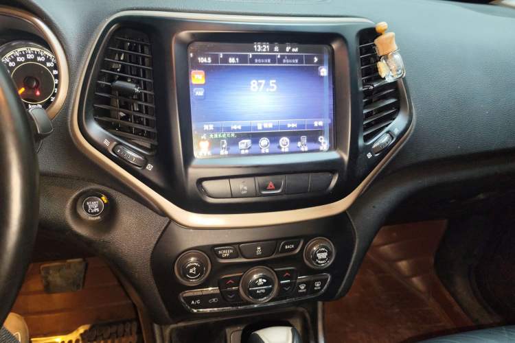 Used Jeep Cherokee 2014 2.4L Luxury Edition
