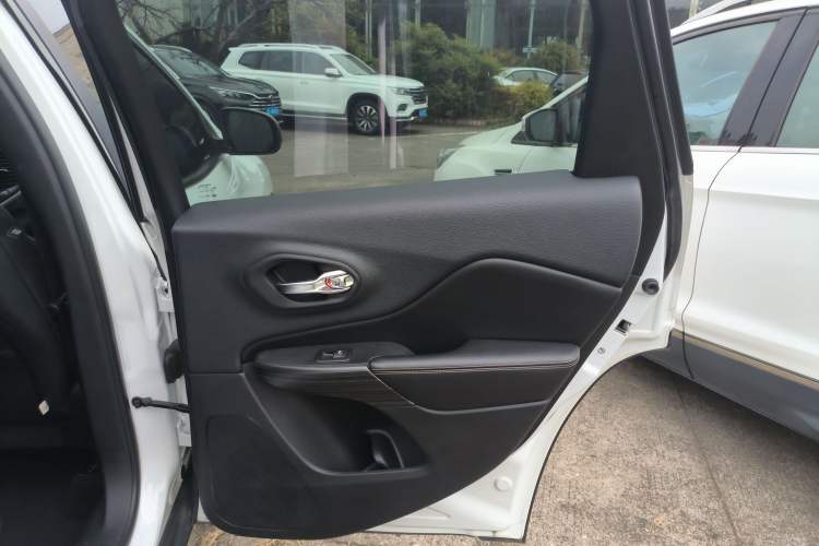 Used Jeep Cherokee 2017 2.0L Superior Edition