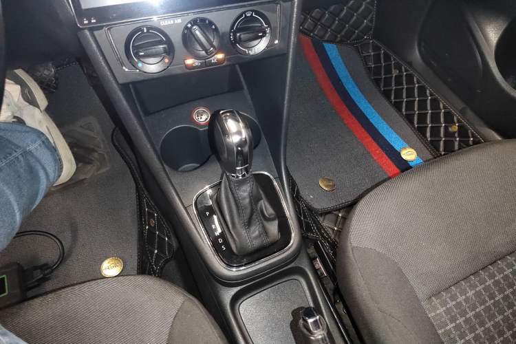 Used Volkswagen Polo 2016 1.6L Automatic Comfort Model Gear Lever