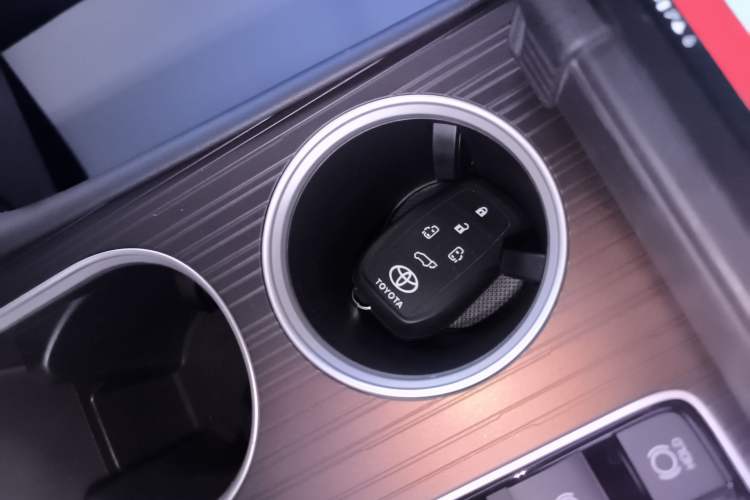 Used Toyota Granvia 2024 2.5L Hybrid Luxury Edition