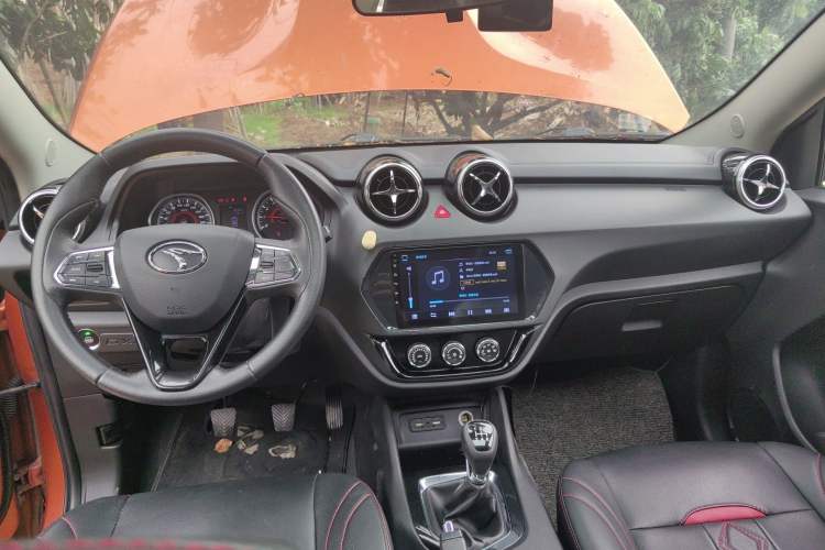 Used Soueast DX3 2018 1.5L Manual Luxury Model Center Console