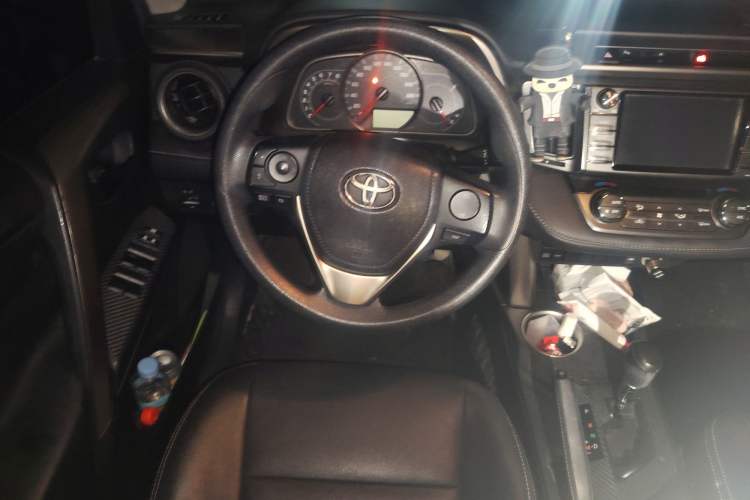 Used Toyota RAV4 2015 2.0L CVT Two-Wheel Drive Fashion Edition
