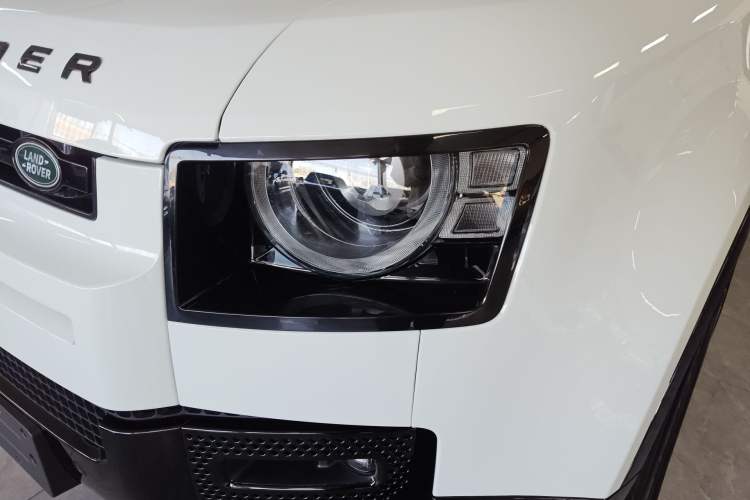 Used Land Rover Defender 2025 110 3.0T P400 – Dynamic HSE
