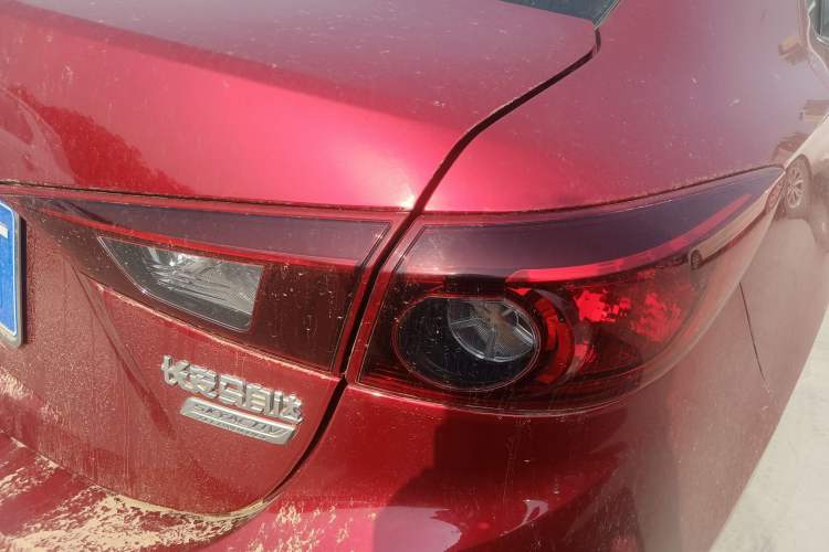 Used Mazda 3 Axela 2014 Sedan 1.5L Manual Comfort Model
