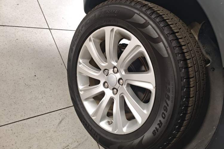 Used Land Rover Discovery Sport 2016 2.0T SE Right Rear Wheel Hub