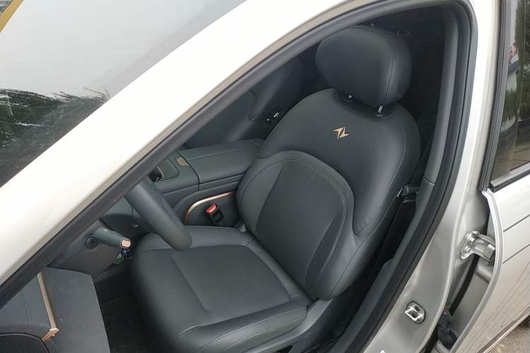 Used Dongfeng eπ eπ008 2024 210Max Range-Extended Version 6 Seats