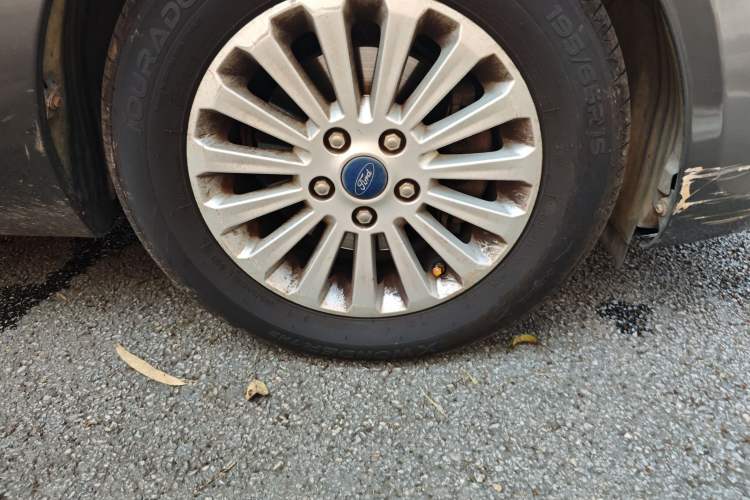 Used Ford Focus 2013 Sedan Classic 1.8L Manual Fashion Edition