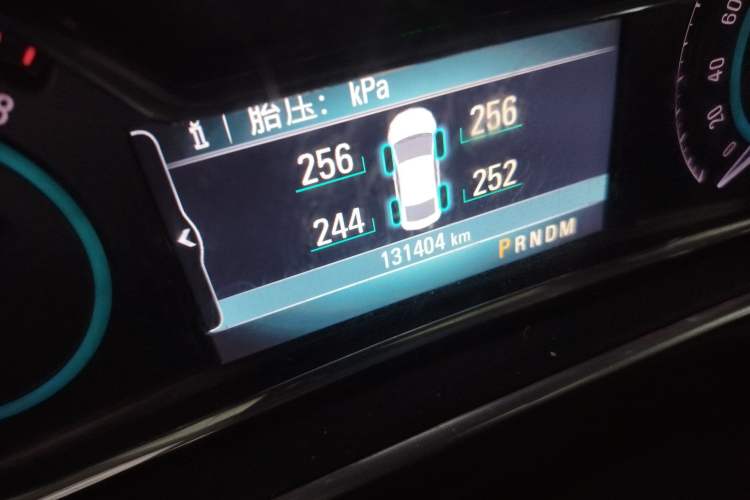 Used Buick Regal 2015 2.0L Elite Fashion Edition Odometer Close Up