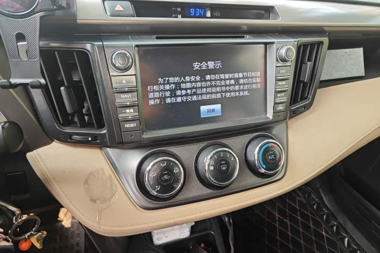 Used Toyota RAV4 2015 2.0L CVT Two-Wheel Drive Urban Edition