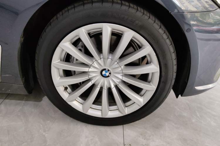 Used BMW 7 Series 2016 740Li Luxury Edition Right Front Wheel Hub