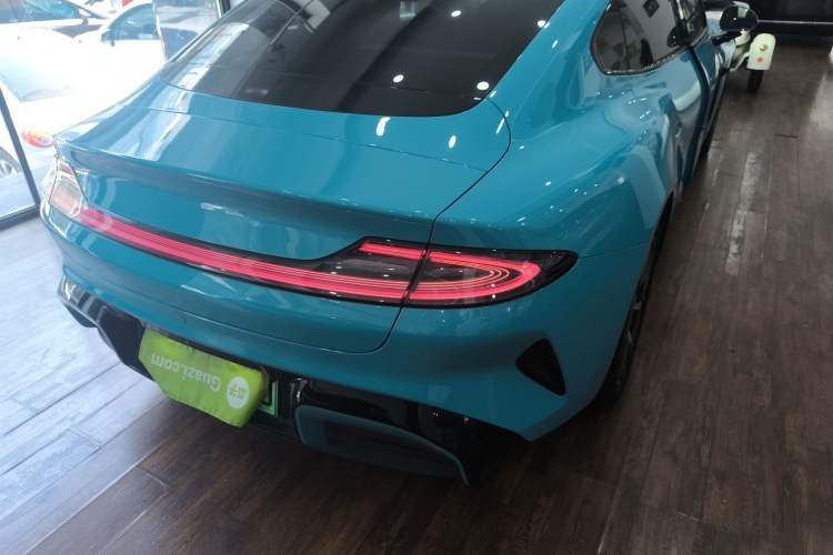 Used Xiaomi Auto SU7 2024 Rear-Drive Long-Range Intelligent Driving Version Right Rear Taillight