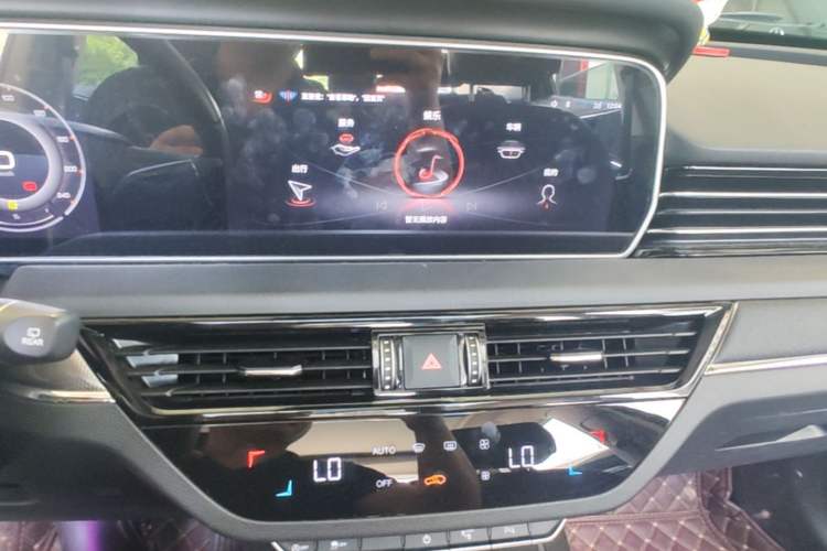 Used Hongqi HS5 2022 Facelifted Version 2.0T Smart Connect Flagship All-Wheel-Drive Edition