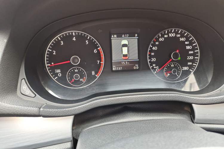 Used Volkswagen Passat 2015 1.8TSI DSG Prestige Edition Odometer Close Up