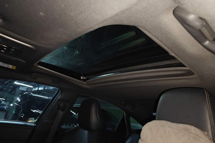 Used Toyota Avalon 2019 2.0L Luxury Edition China VI Standard Headliner