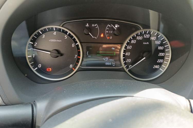 Used Nissan Sylphy 2016 1.6 XL Manual Luxury Edition Odometer Close Up