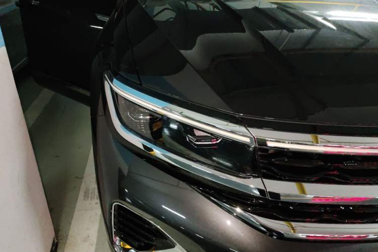 Used Volkswagen Talagon 2025 380TSI All-Wheel-Drive Luxury Jiajing Pro – Shared Edition 6 Seats Right Front Headlight